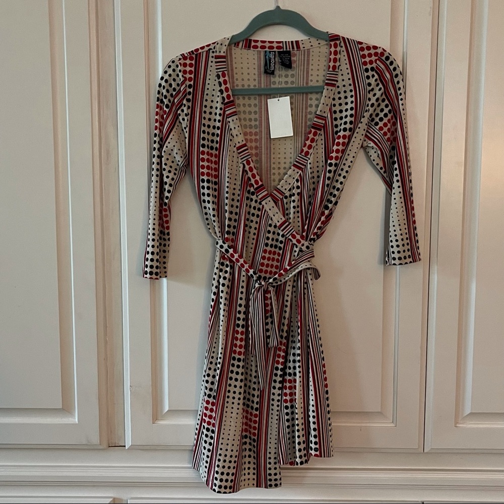 Wrap style dress in cream, with red and black pattern career office Size Small - Picture 6 of 10